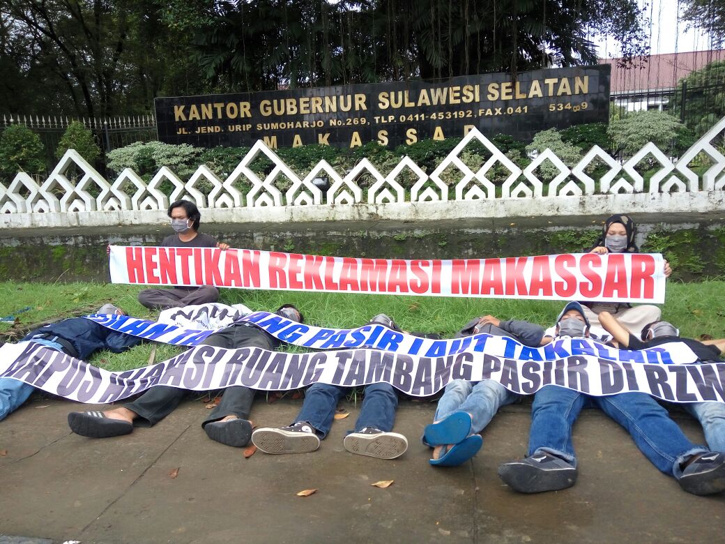 Tolak Reklamasi, WALHI Gelar Aksi Kreatif