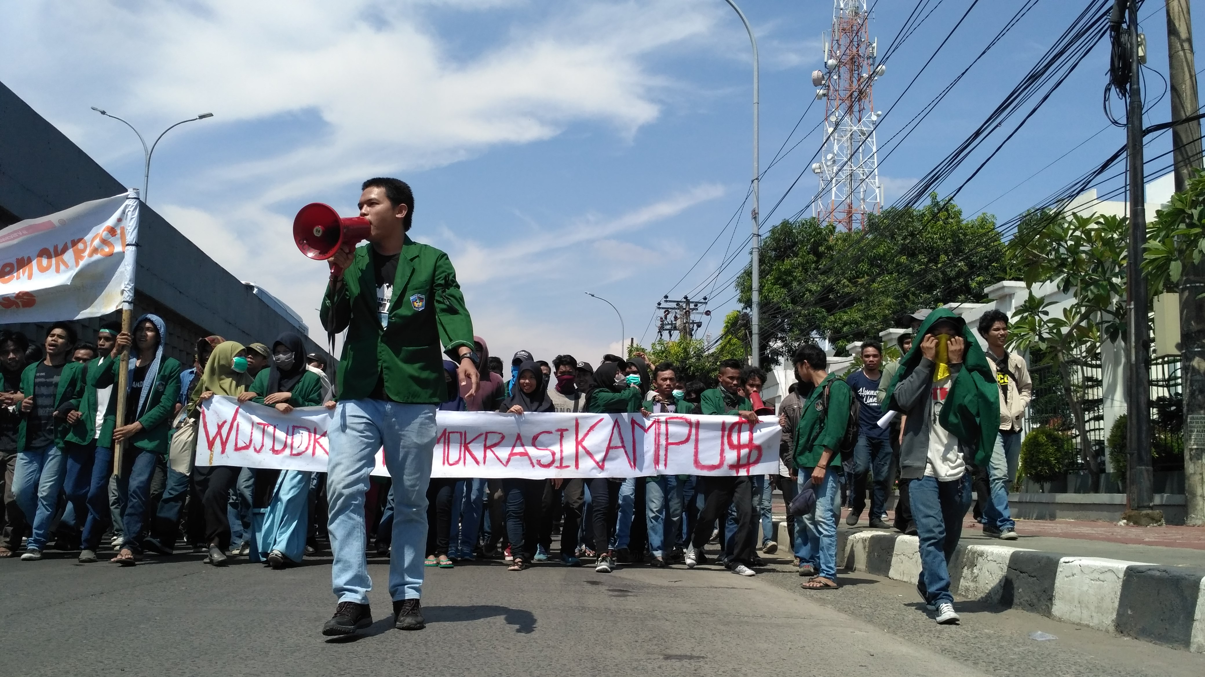 Peringati Hardiknas, Aliansi Mahasiswa Makassar : Cabut UU Dikti