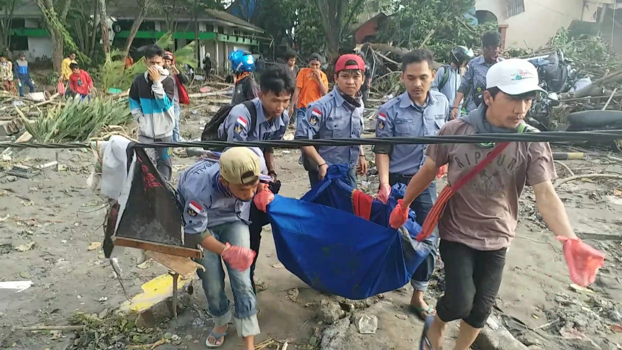 Terhambat Pulang, UKM Gateball Jadi Relawan Korban Gempa Palu