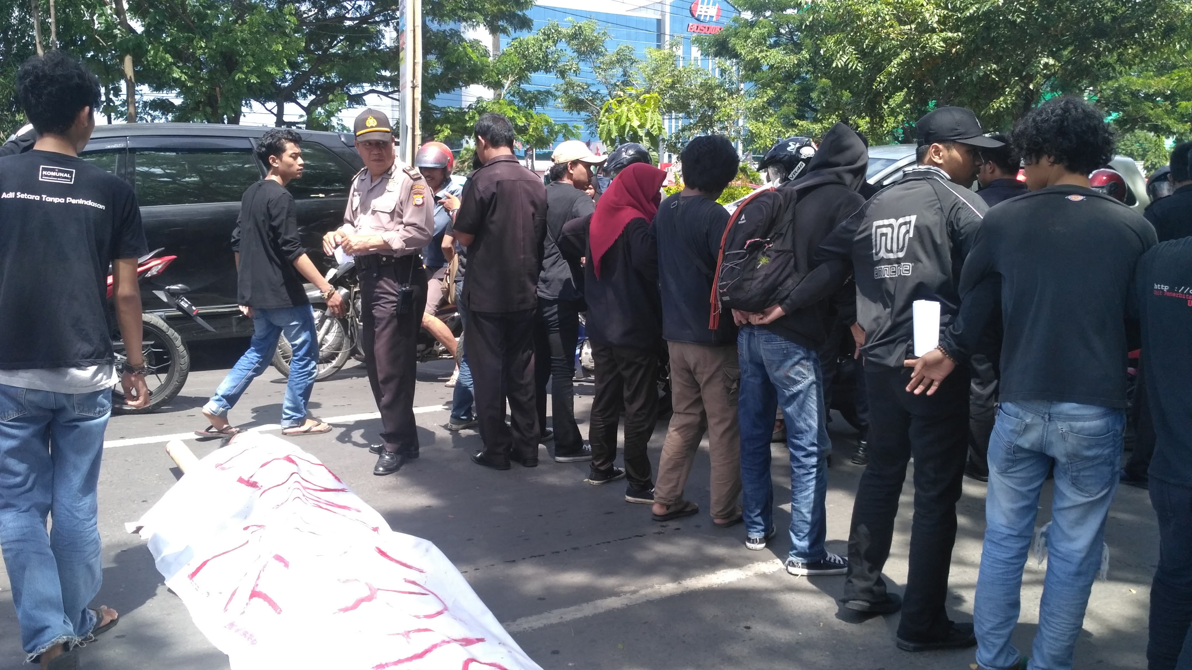 Momentum AMARAH, 16 Personil Polisi Dampingi Massa Aksi