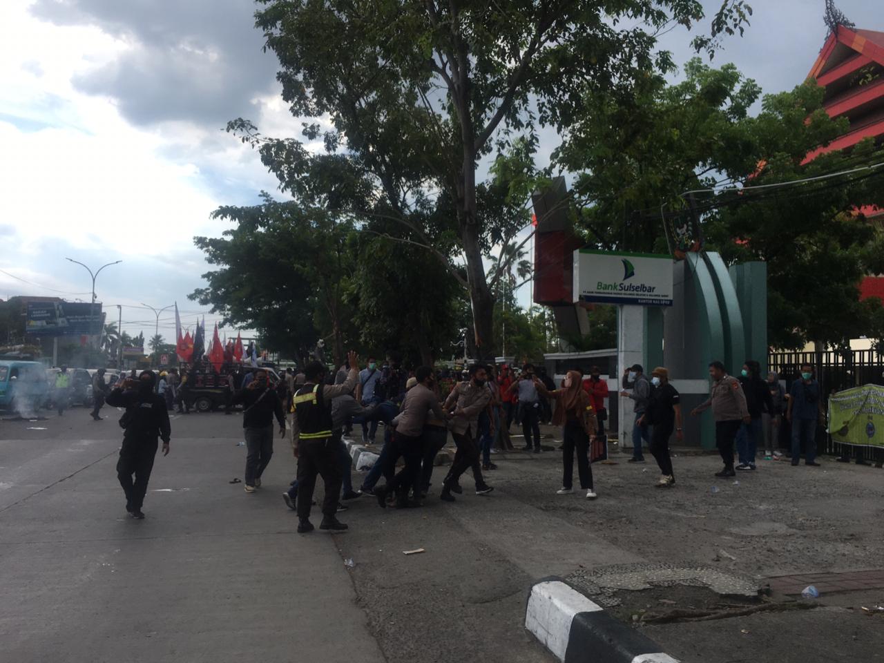 Peringati Hari Tani Nasional, Massa Aliansi GERAK Makassar Direpresi