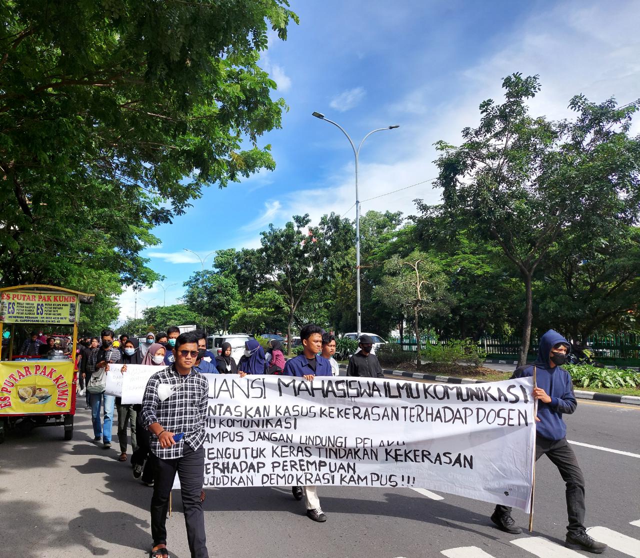 Kawal Kasus Pemukulan, Aliansi Mahasiswa ILKOM Gelar Aksi