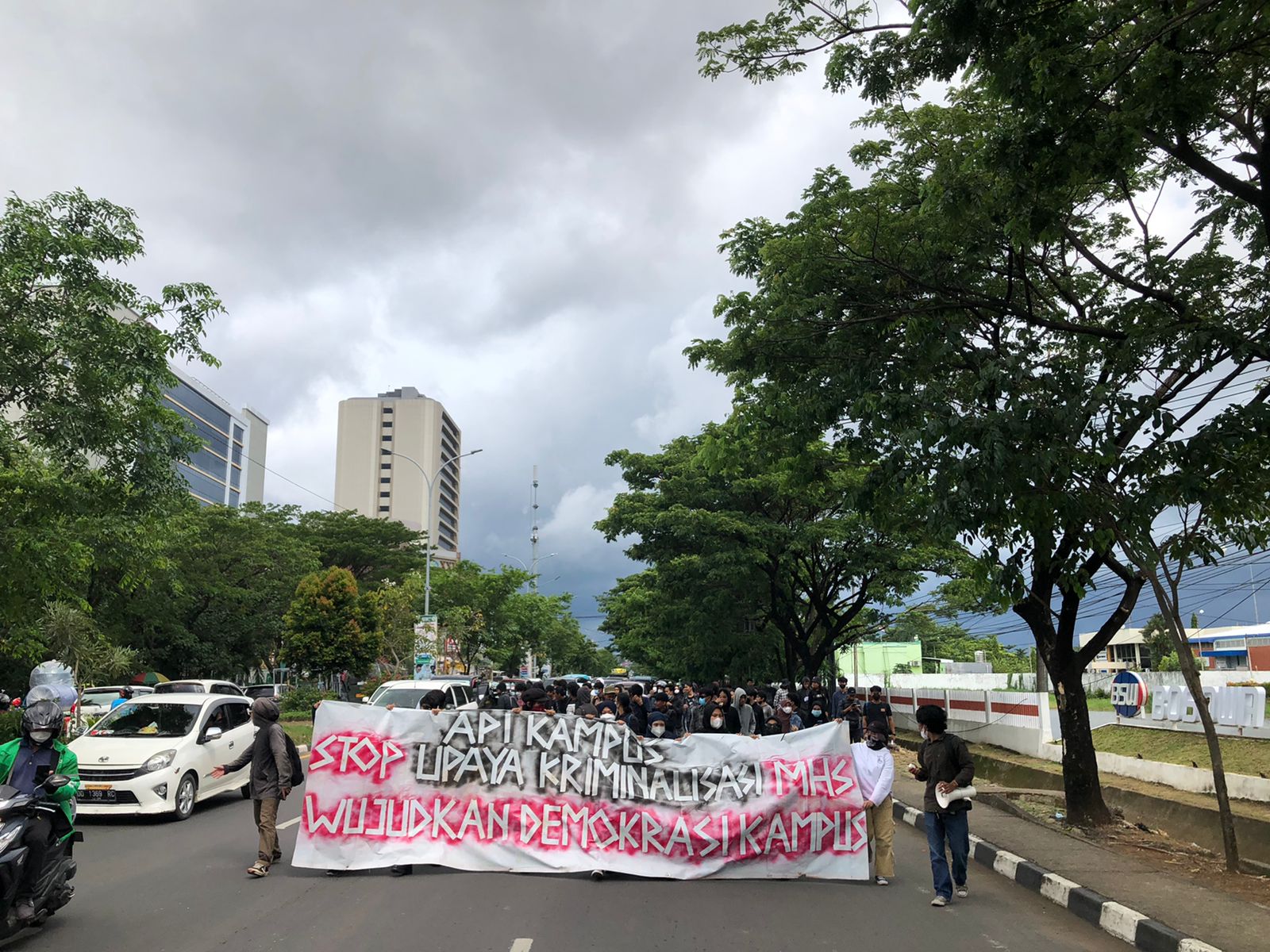 Kampus Lepas Tanggung Jawab, Mahasiswa UMI Duduki Rektorat