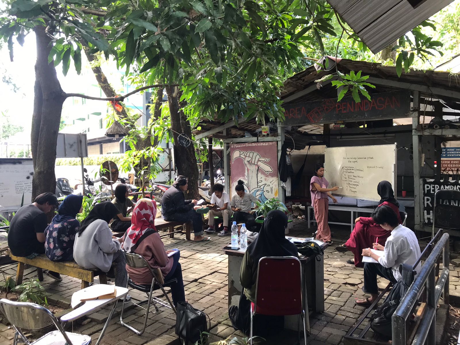 Diskusi Buku, Asal-Usul Keluarga, Kepemilikan Pribadi dan Negara